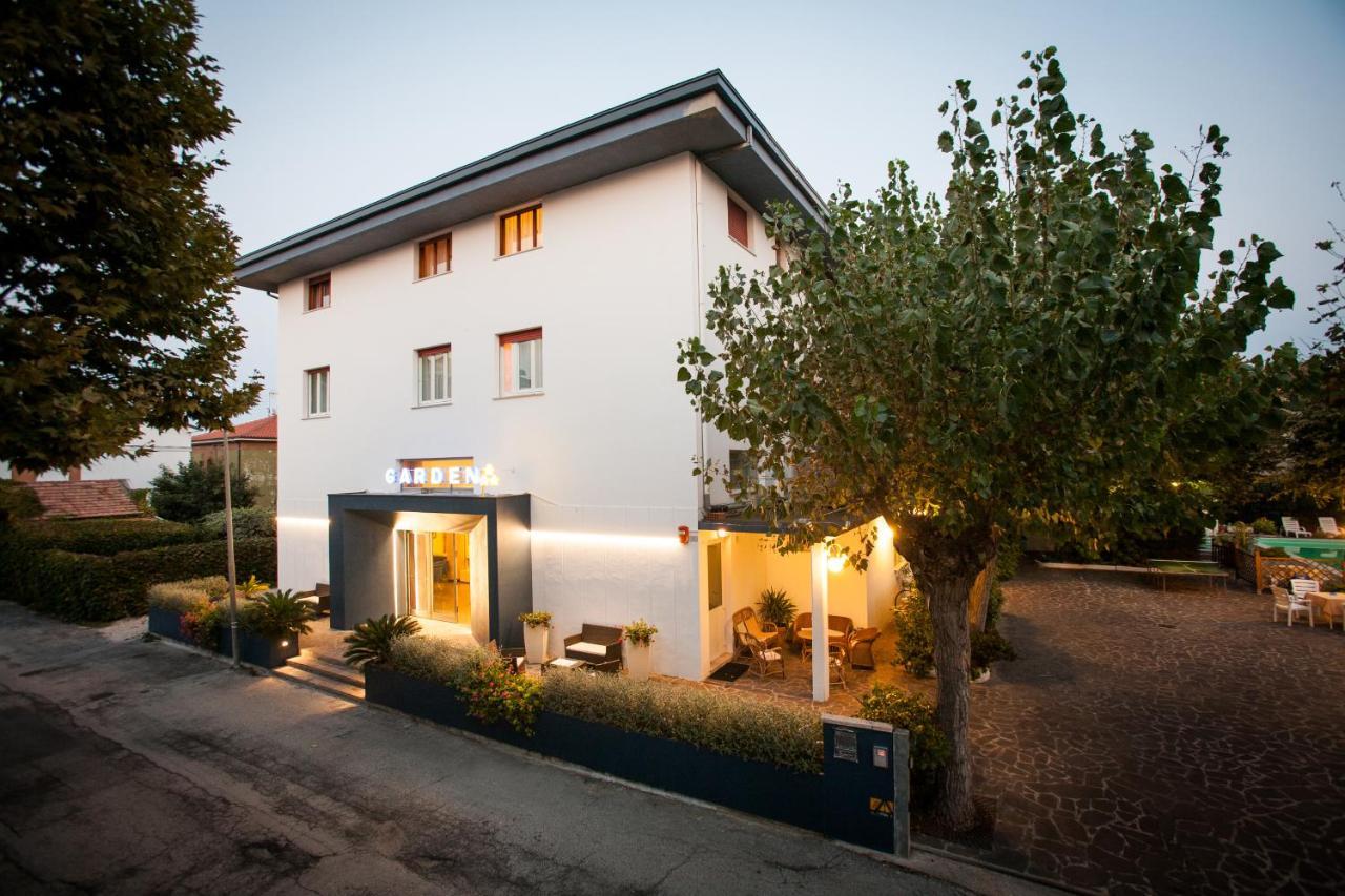 Hotel Garden B&B Marotta Exterior foto